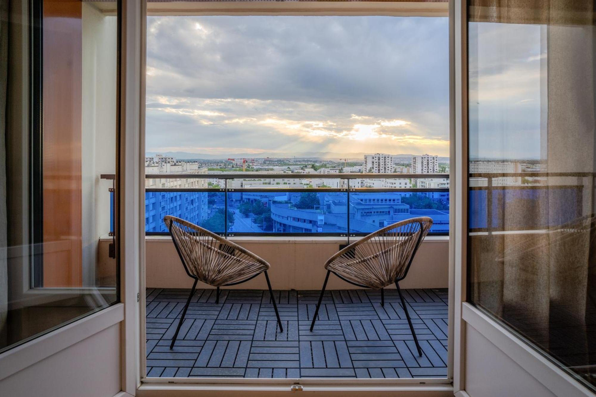 Le Bella Carmen - Near Eurexpo & Groupama Stadium Apartment *